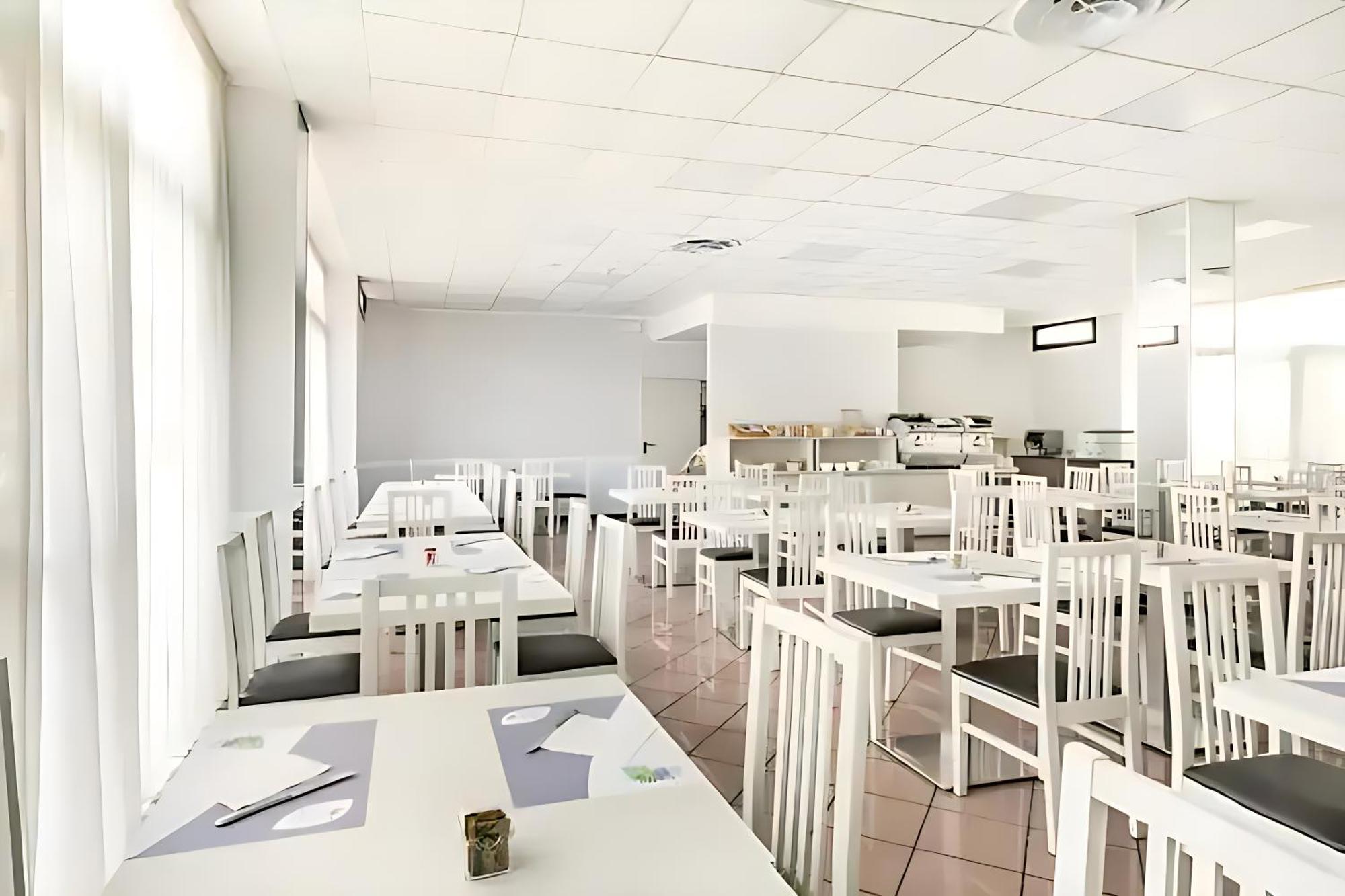 Argia Marina Centro Hotel 3*