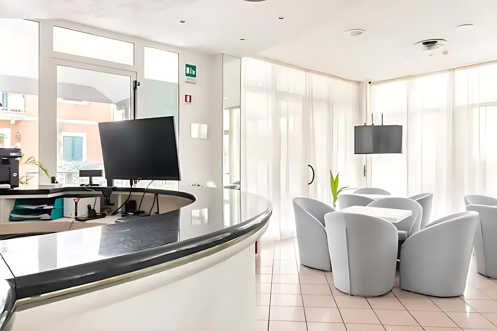 Argia Marina Centro Hotel 3*