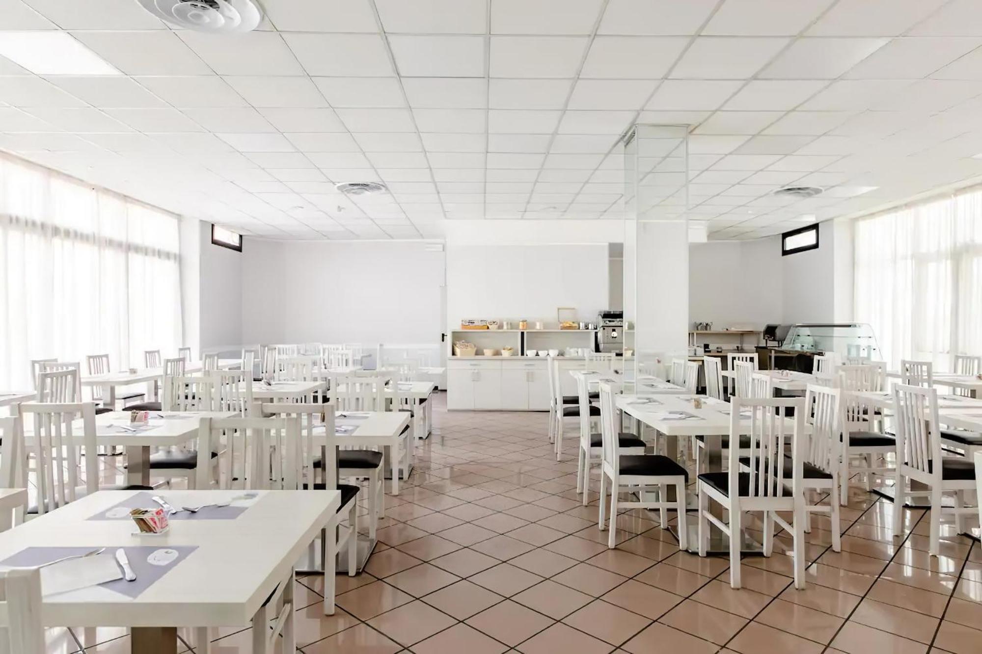 Argia Marina Centro Hotel 3*